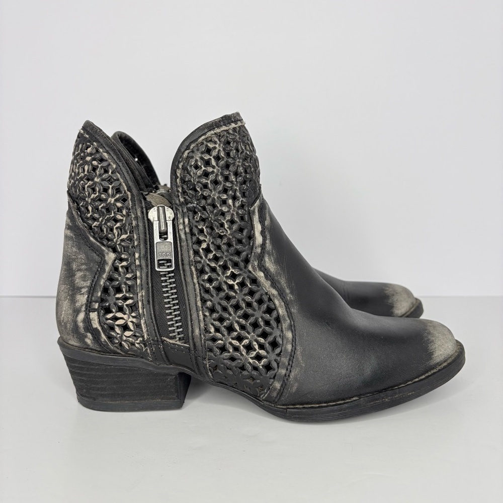 CIRCLE G Women's Short Western Distressed Boots Size 10 - Picture 3 of 9